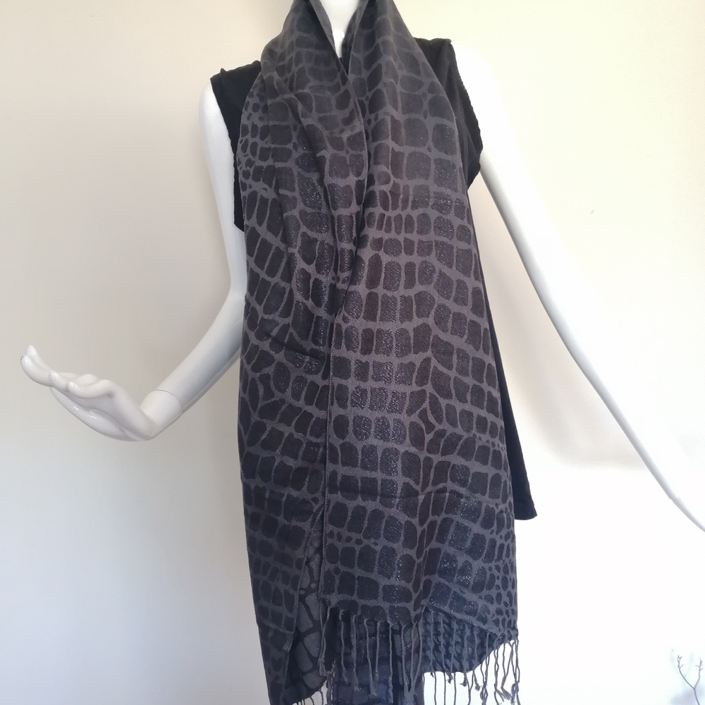 Chic Women's Scarf lot - Picture 8 of 9